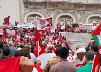 أنصار الرئيس قيس سعيّد يتوافدون على شارع الحبيب بورقيبة