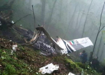 شاهد… صور ومقاطع فيديو لحطام طائرة الرئيس الإيراني