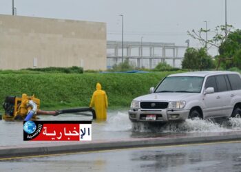 (مجددا بعد اسبوعين)- الأمطار تشل الحركة في الإمارات