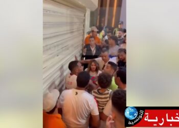 (فيديو صادم)- طرد زوجة سيف الدين الجزيري من ستاد القاهرة بسبب ارتدائها الكوفية الفلسطينية..!!