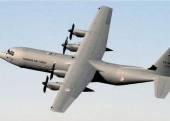 طائرة مساعدات تونسية للشعب الفلسـطيني تقلع من مطار العوينة