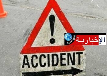 جرحى في حادث اصطدام بين 3 سيارات..