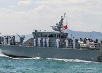اصطدام سفينة أجنبية بمركب صيد تونسي.. وجيش البحر يتدخّل