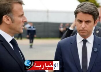 ماكرون يطلب من أتال البقاء في منصبه ”من أجل استقرار البلاد”