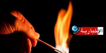 فتاة تضرم النار في سيارة اجرة “لواج”..وهذه التفاصيل..