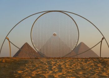 حضور جماهيري كبير في الإفتتاح الرسمي للنسخة الرابعة لمعرض الأبد هو الآن بهضبة الأهرامات