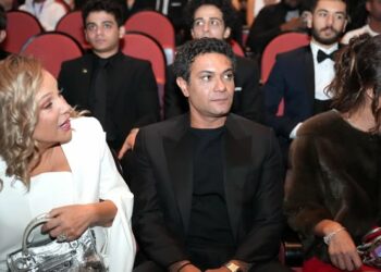 «القاهرة السينمائي الـ 45» .. منصة «نتفليكس» تعرض أول حلقتين  من مسلسل «موعد مع الماضي»