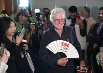 (بالصور)-حسين فهمي: عودة «سوق الفيلم» تؤكد أهمية صناعة السينما  في الوطن العربي