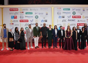 القاهرة السينمائي الـ 45 : صور من السجادة الحمراء وندوة عقب عرض الفيلم اللبناني «أرزة»..