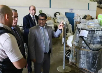 مدير عام الديوانة يؤدي زيارة تفقد الى مستودع الحجز الحجز الديواني بكل من رادس وتونس الميناء..