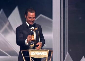 الأسطورة «ماثيو ماكونهي» شخصية العام في «جوي أووردز»2025