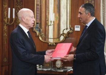 رئيس الجمهورية يتسلم التقرير السنوي للهيئة العليا للرقابة الإدارية والمالية..