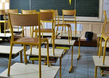 المعلمين والأساتذة النواب في اضراب مفتوح..