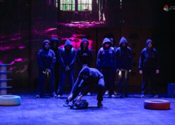 الدورة الخامسة مسرحية “العودة” : الأرض الموعودة .. هل تستحق المجازفة ؟