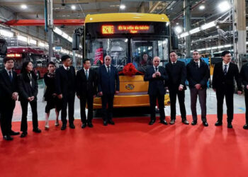 وزير النقل يزور مقر المزوّد الصيني لحافلات شركة نقل تونس الجديدة المنتظر تسلّمها قريبا..