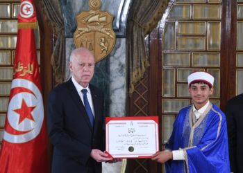 رئيس الجمهورية يشرف على توزيع الجوائز على المتفوقين في حفظ القرآن الكريم..