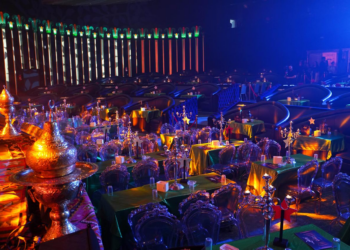 تياترو كليوباترا بقمرت يبهر جمهور عرض « عشاق الدنيا « في أولى سهرات كازا طرب