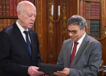 قيس سعيّد يتسلّم القوائم المالية للبنك المركزي ويتوجّه بهذه الرسالة للبنوك..