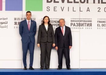 رئيسة الحكومة تحلُّ بمركز المؤتمرات بإشبيلية للمشاركة في المؤتمر الدولي لتمويل التنمية..