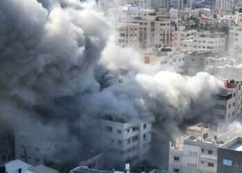 الاحتلال يدمر 50 بناية كليا و100 جزئيا بمدينة غزة منذ فجر اليوم..