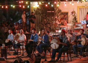 إقبال جماهيري واسع على عرض عشاق الدنيا في عودته الثانية : إشادة واسعة بحسن التنظيم وجودة العرض