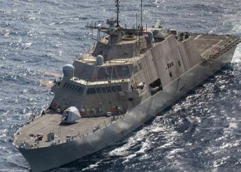 (بالفيديو)-سفن حربية ترافق “أسطول الصمود”..