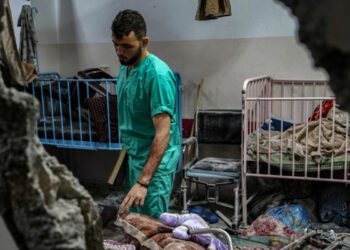 في ظل انقطاع تام للأنترنات..الاحتلال يحاصر مستشفيين بغزة..