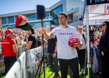 “FBI” تعرض مكافأة قدرها 100 ألف دولار لمن يدلي بمعلومات عن قاتل تشارلي كيرك..