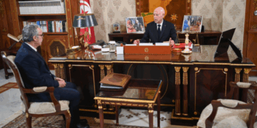 قيس سعيّد يعلن تسوية وضعية 82 ألف عامل مناولة..