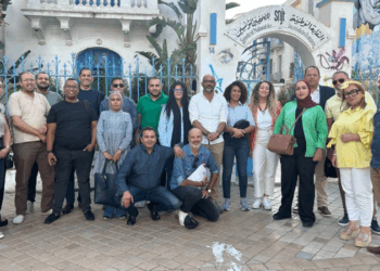 النقابة الوطنية للصحفيين التونسيين تُبقي مكتبها في حالة انعقاد دائم وتلوّح بالإضراب العام دفاعًا عن حرية الصحافة