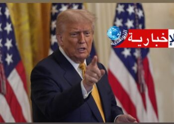 ترامب يعلن فرض رسوم بـ25% على الشاحنات المستوردة..