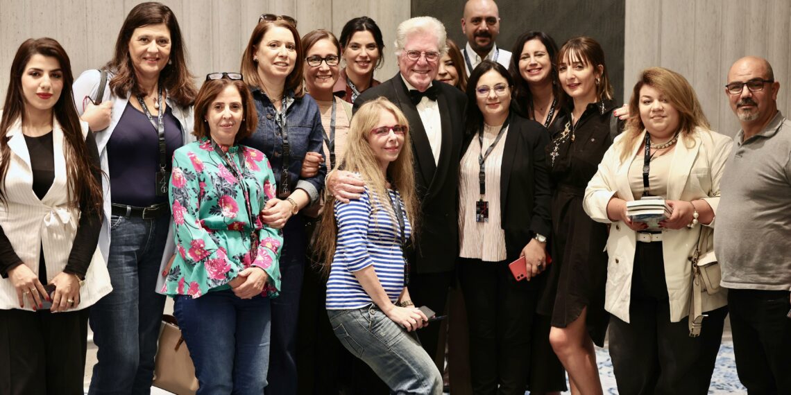 حسين فهمي يلتقي الصحفيين العرب في مهرجان القاهرة السينمائي الدولي: رؤى وأهداف لتعزيز السينما العربية