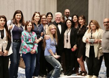 حسين فهمي يلتقي الصحفيين العرب في مهرجان القاهرة السينمائي الدولي: رؤى وأهداف لتعزيز السينما العربية