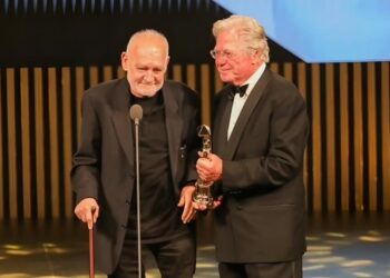 مهرجان القاهرة السينمائي ينعى الأسطورة بيلا تار.. وداعًا “فيلسوف الصورة”..