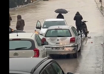 انقطاع حركة المرور بالطريق الشعاعية “X”..