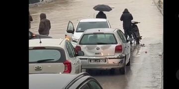 انقطاع حركة المرور بالطريق الشعاعية “X”..