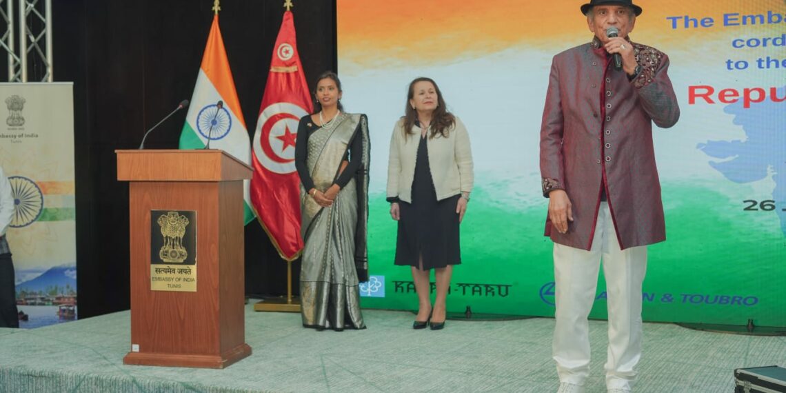 الموسيقى تجمع الثقافات… حضور فني مميز لشريف علوي في احتفال العيد الوطني للهند بتونس