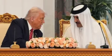 أمير قطر يحذر ترامب من تداعيات التصعيد في المنطقة..