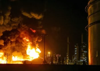 استهداف مصفاة نفط في طهران..