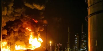 استهداف مصفاة نفط في طهران..