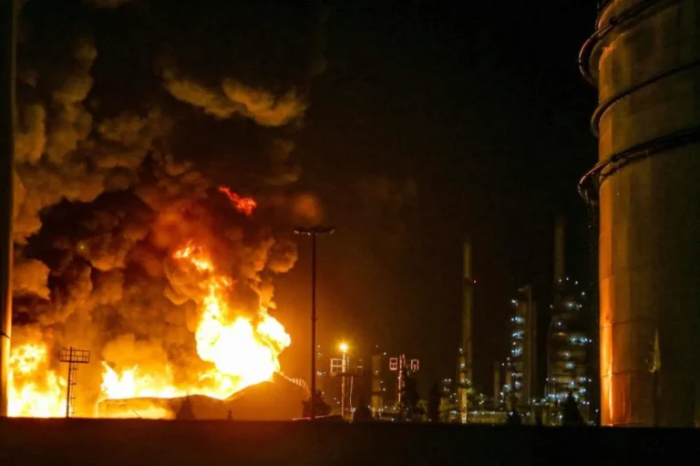 استهداف مصفاة نفط في طهران..