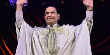 أنغام من العراق والشام… الفنان السوري علي حسين في موعد فني مع جمهور بئر الأحجار..