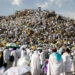 عدد الوفيات في صفوف الحجاج يتجاوز الألف وتواصل البحث عن مفقودين..