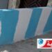 مواطن يبني حائطا على الرصيف قي هذه الولاية..