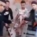 (فيديو مفزع هز التونسيين)- شبان يعذبون كلبا ويذبحونه..وهذه العقوبة التي تنتظرهم وفق القانون..