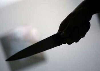 (فاجعة تهز سيدي حسين)-شاب يشوه وجه فتاة بآلة حادة ويلوذ بالفرار..