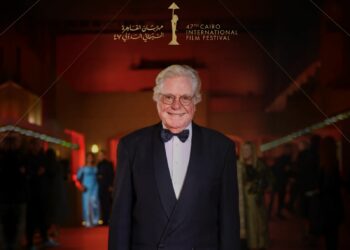 تكريم رئيس مهرجان القاهرة بجائزة شخصية العام السينمائية العربية..