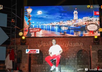 صابر الوسلاتي يرسم البسمة على وجوه جمهور مهرجان بنزرت الدولي بعرض “بابا نوال”..