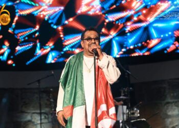 الشاب خالد يُلهب مدرجات قرطاج ويؤكد أن الراي لا يزال سيد السهرة..